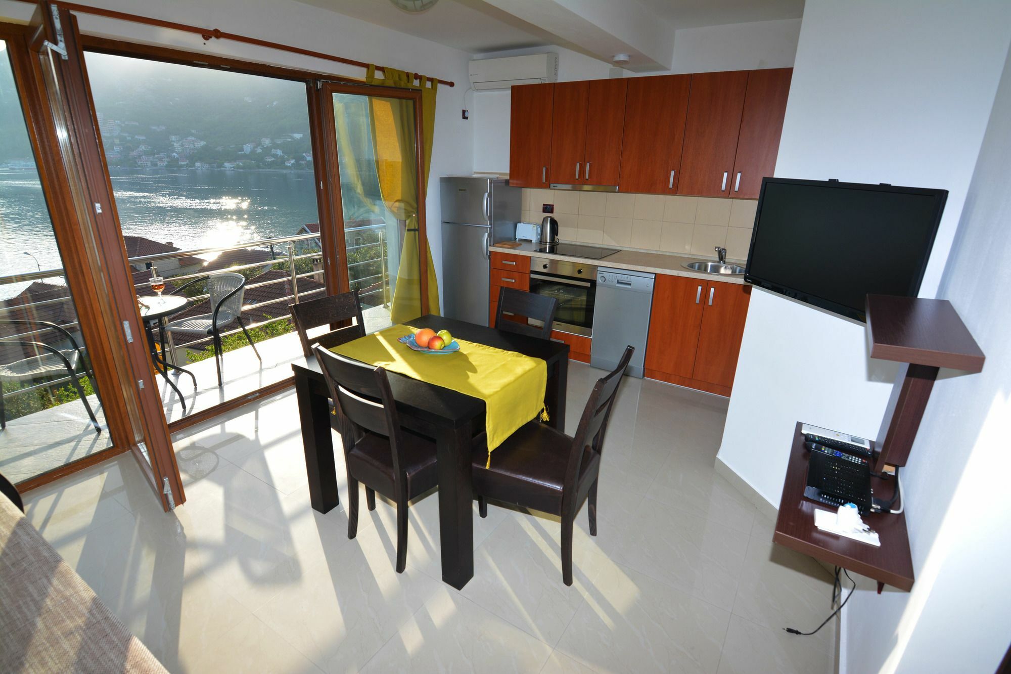 Tale House Montenegro Tivat Exterior photo